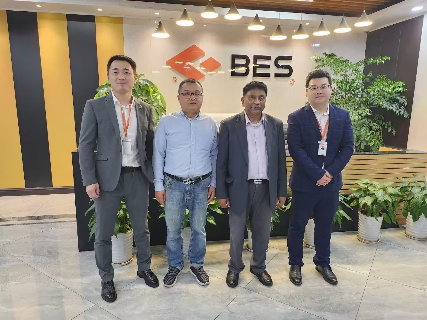 國(guó)外客戶來(lái)訪拜石 國(guó)外客戶來(lái)訪拜石